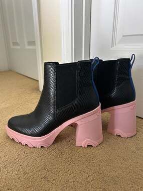 SOREL Brex Heel Chelsea Boots Black Snakeskin Pink Sole